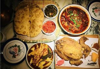 重庆美食攻略：探寻火锅、小面、串串香的味道